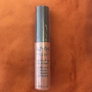 NYX Professional Makeup Soft Matte Lip Cream